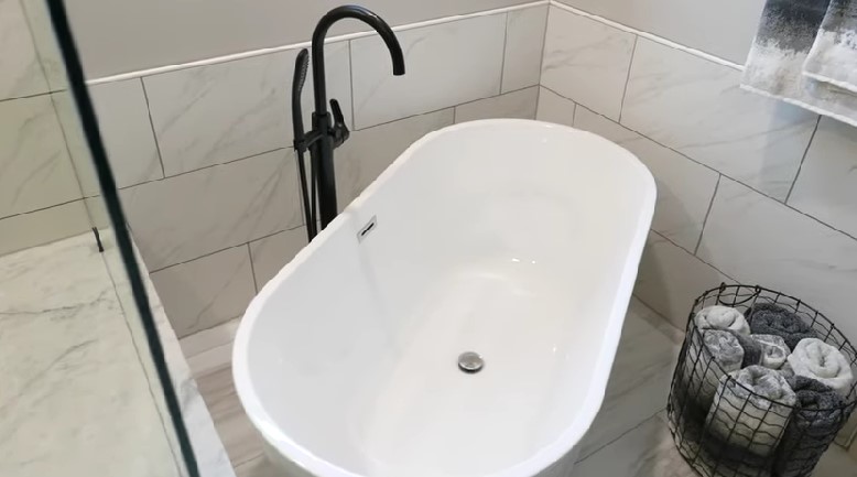 bathtub plumbing